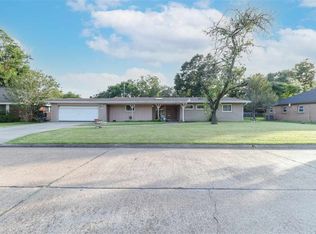 3221 Bryan Ave, Groves, TX 77619
