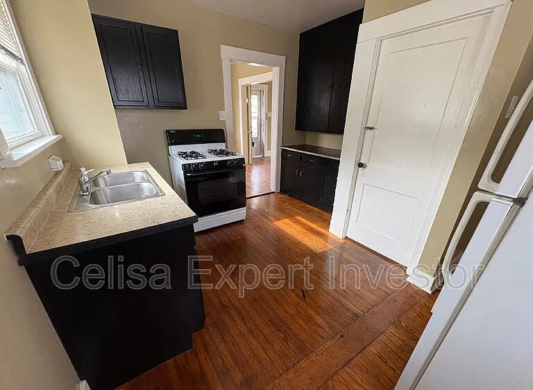 446 Lexington Ave — Photo 4