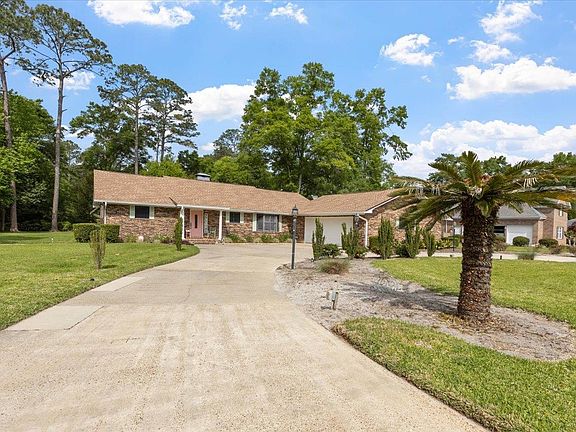 4th image of 304 Live Oak Ln E