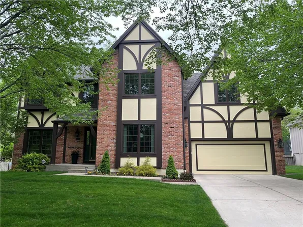 12912 Rosewood St, Leawood, KS 66209