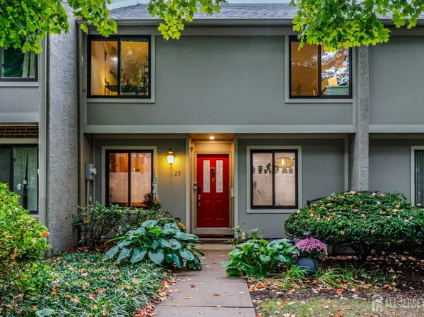 25 Irongate, Metuchen, NJ 08840