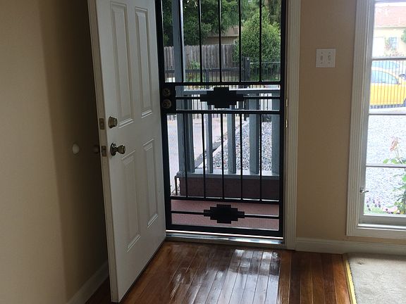 3rd image of 1008 Laurel Ave