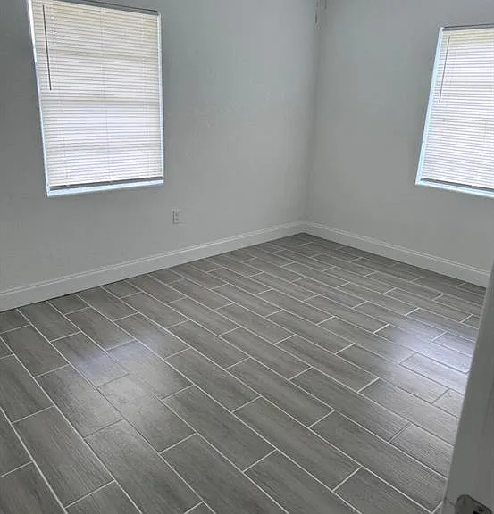 815 Dundas Ct — Photo 2