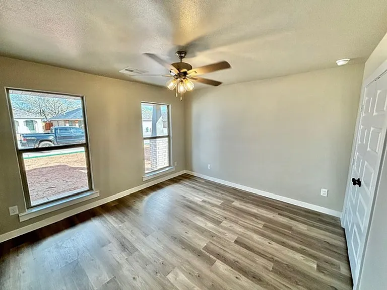 2612 Tiffin Ave — Photo 14