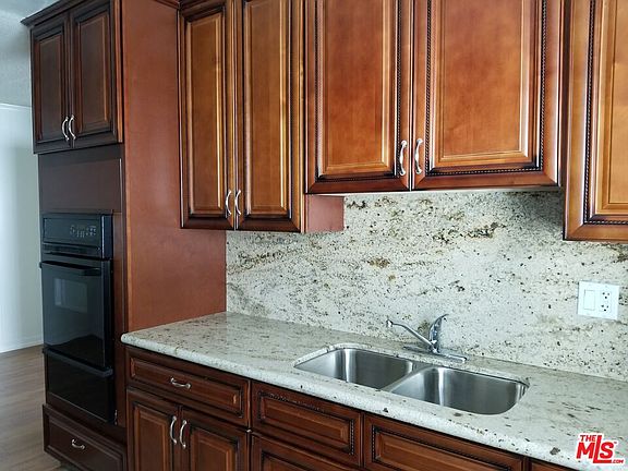 4th image of 134 S Gramercy Pl #7