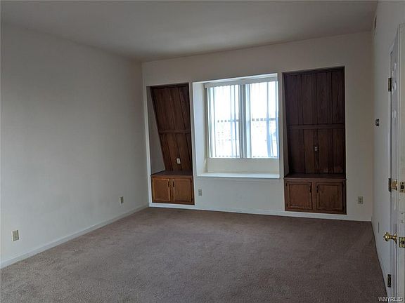 2nd image of 698 Columbus Pkwy APT 3