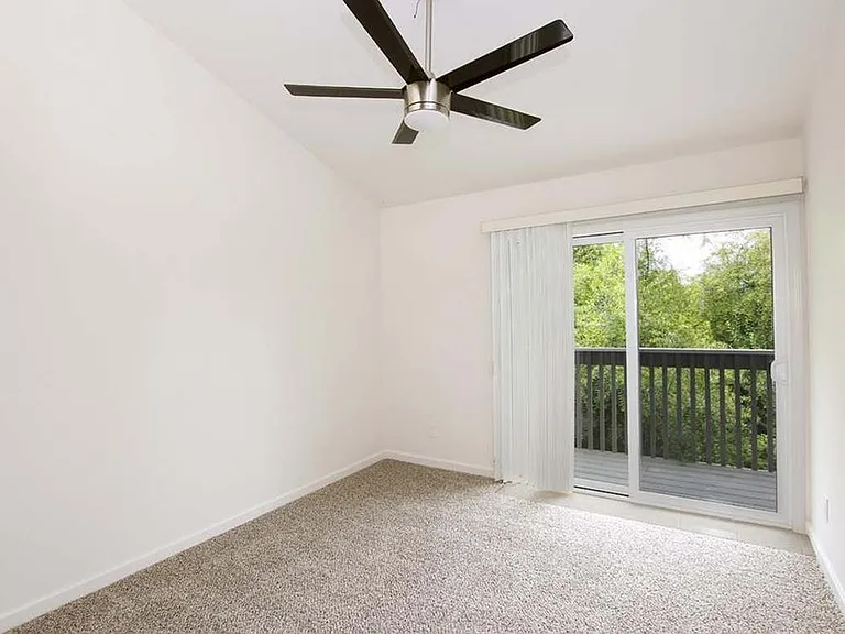 1702 Dolphin Dr — Photo 10
