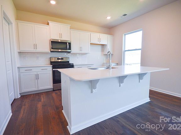5th image of 84 Farmwood Trl
