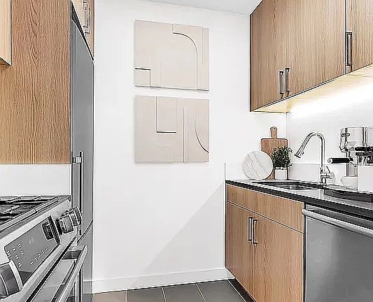 5th image of 200 E 39th St APT 7A
