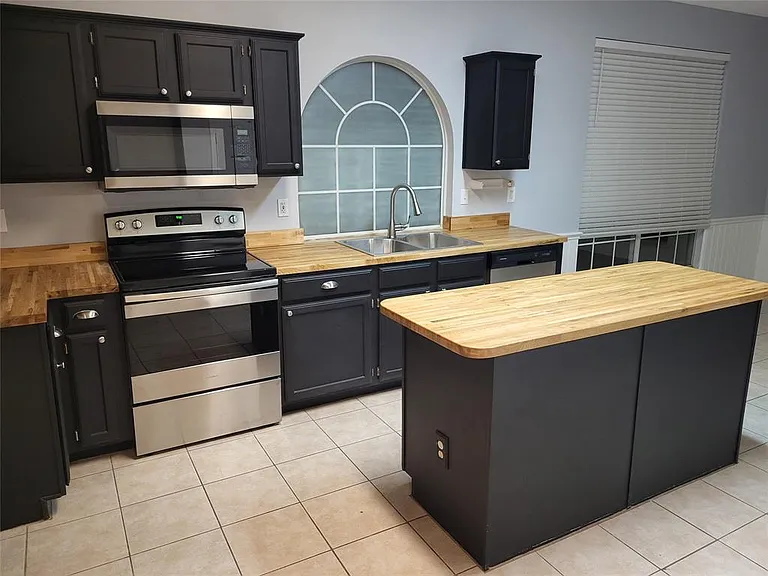 1514 Dublin Cir — Photo 2