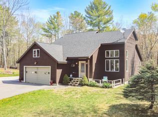 18 Tea Ln, Northport, ME 04849