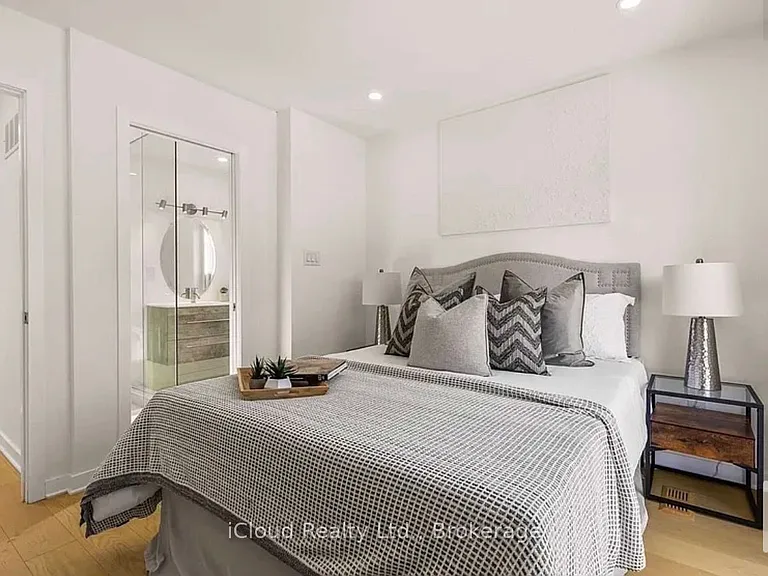 386 Coxwell Ave — Photo 2