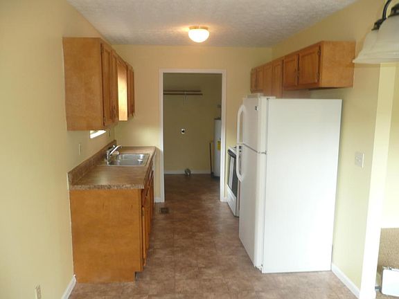 4th image of 2757 Selma Ave