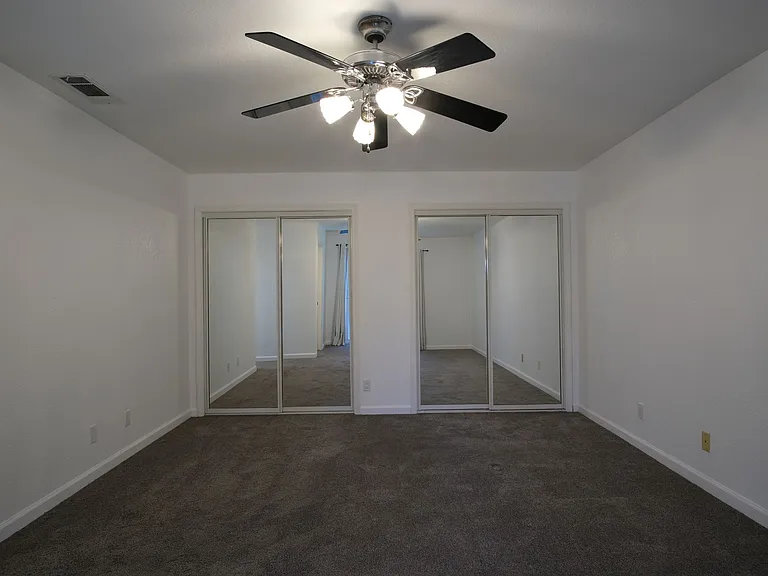 1058 Locust Ave — Photo 17