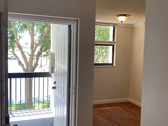 2nd image of 2707 NE 14th St APT 201