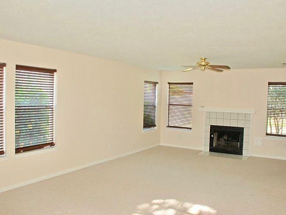 3rd image of 2814 Russett Pl W