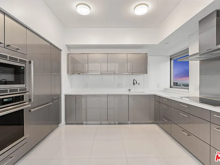 13700 Marina Pointe Dr #1915 — Photo 8
