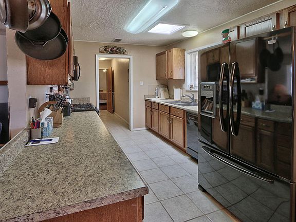 2nd image of 21 Honeyfield Ln