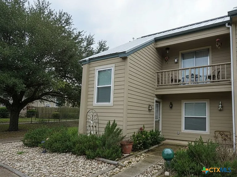 19 Marina Cir — Photo 1