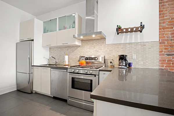 Rented by Anchor Associates | media 14