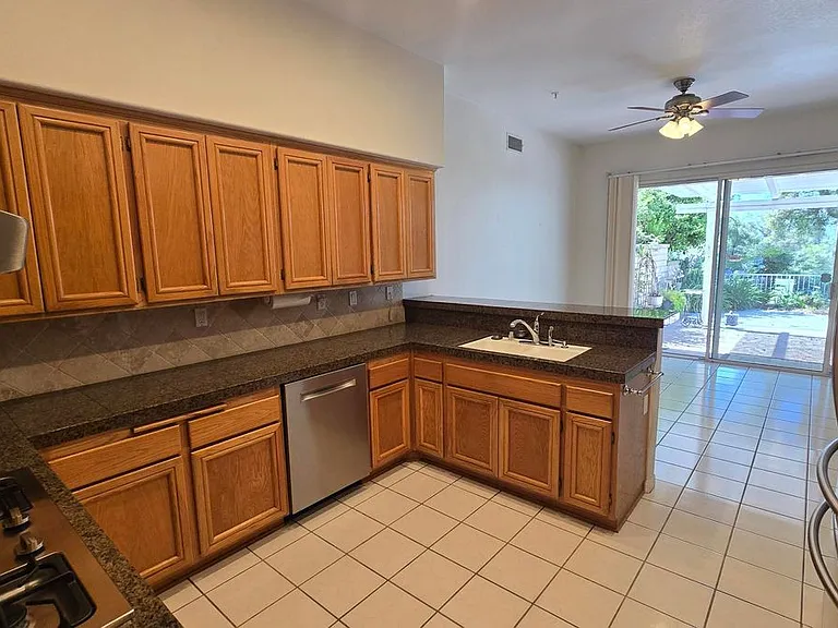 1520 Upland Hills Dr — Photo 9