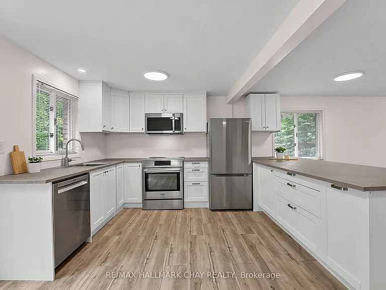 1091 Fox Farm Rd — Photo 5