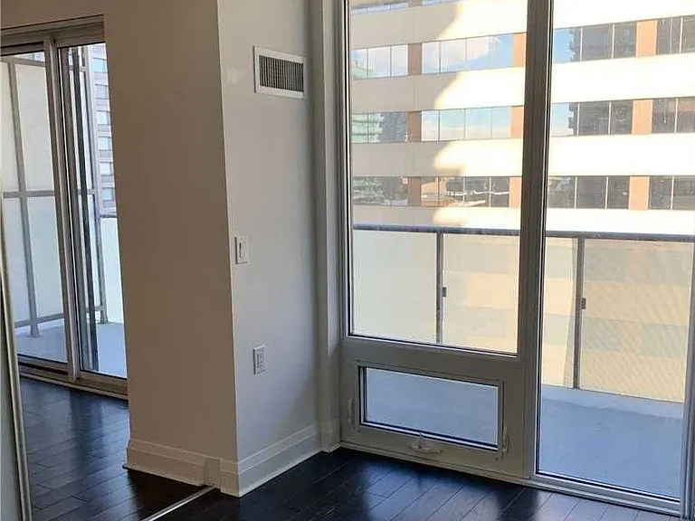 1080 Bay St #1111 — Photo 7