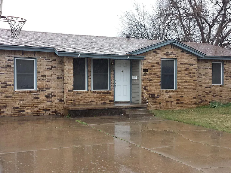 1228 Sun Valley Dr — Photo 1