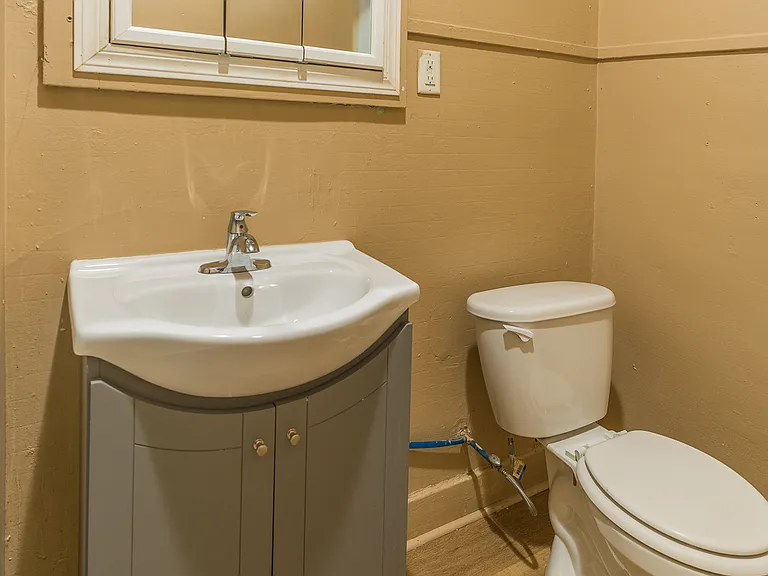 319 E Washington St — Photo 12