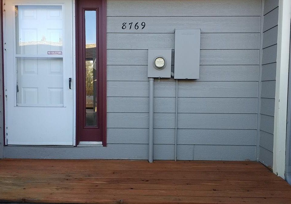 Entry Entryway Deck 1