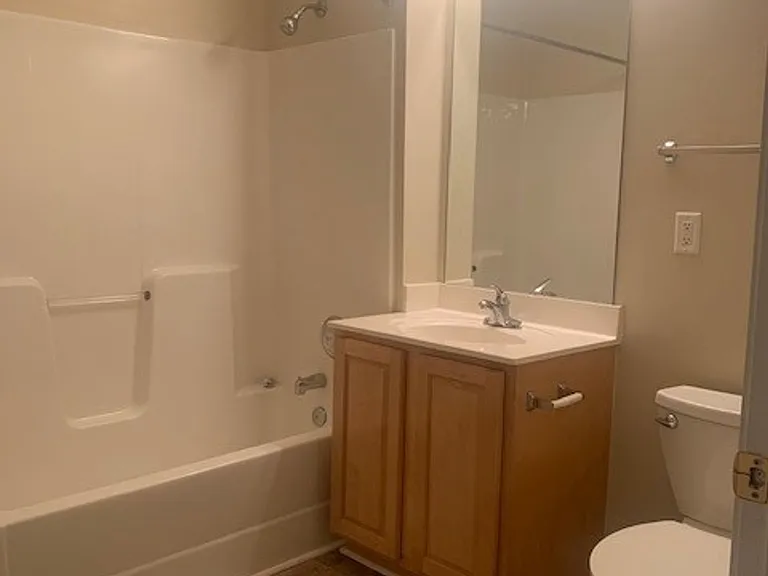 180 Wexford Dr #103 — Photo 11