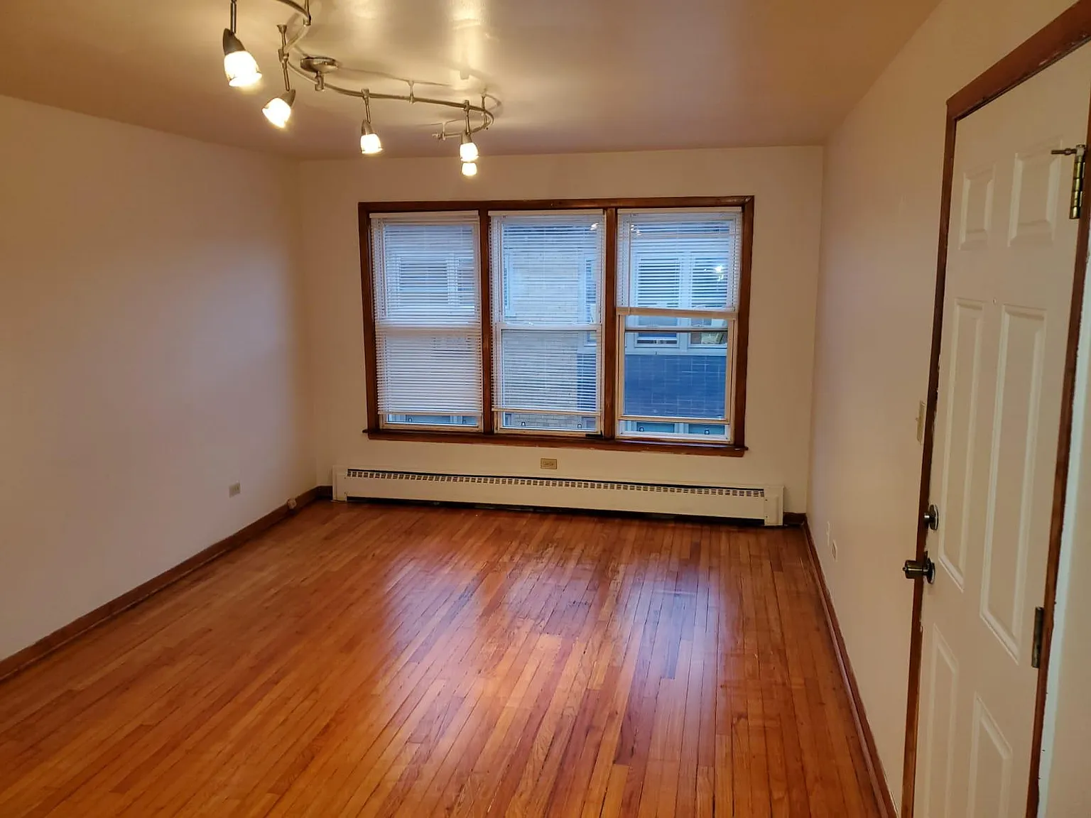 9217 S Cottage Grove Ave APT 2W photo 1