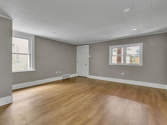 3rd image of 1216 Beaver Rd