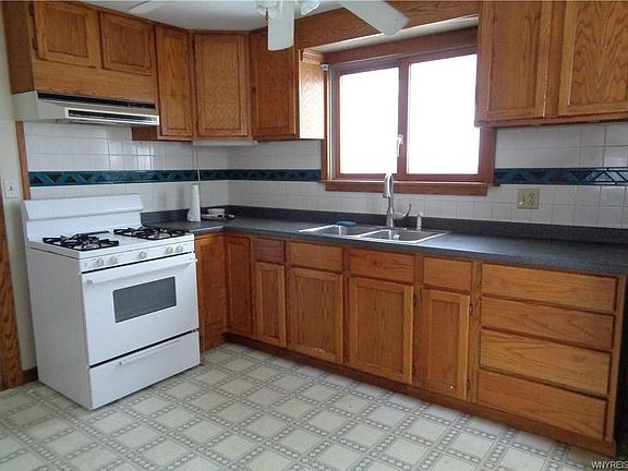 4th image of 105 Pullman Right Ave