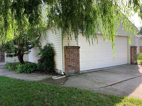 2nd image of 807 Sunset Dr