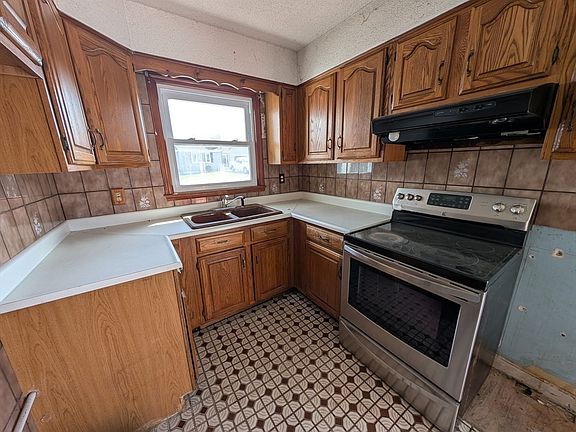 4th image of 106 Cypress Ave