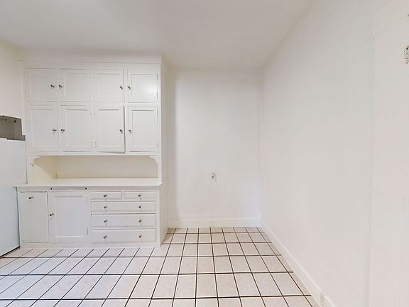 5th image of 553 30th St APT 2