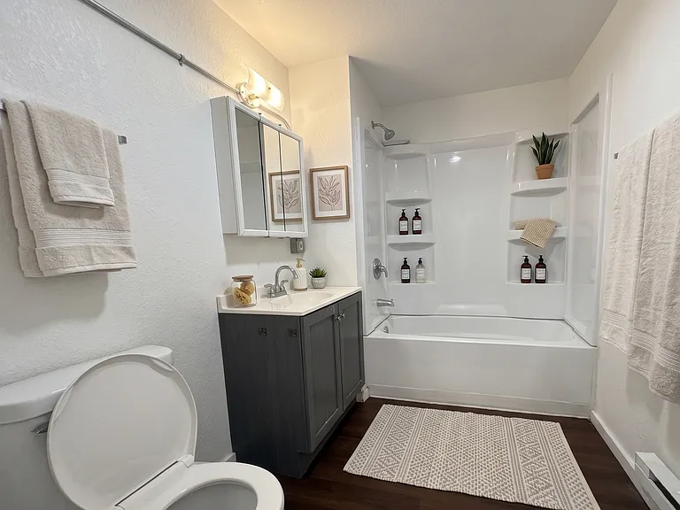 505 Wellington St — Photo 14