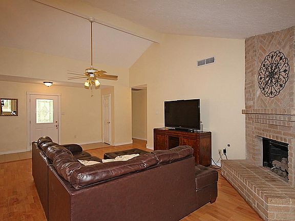 Family Room (view 3)