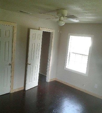 4th image of 913 Alabama St