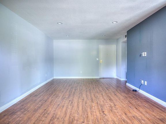 4th image of 330 S Mentor Ave #1/4