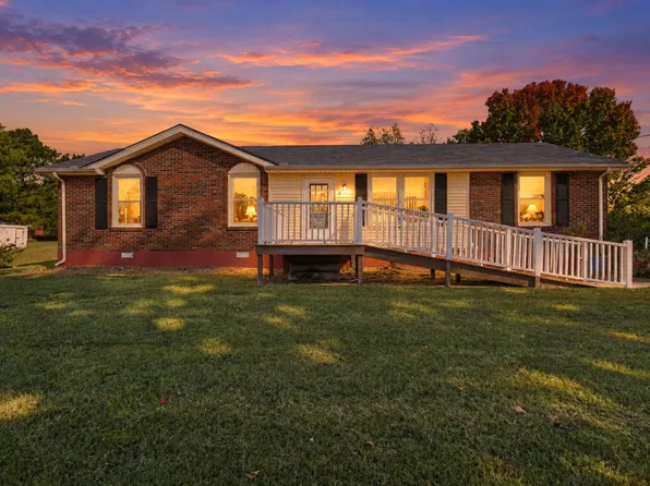341 Raymond Hodges Rd, Cottontown, TN 37048