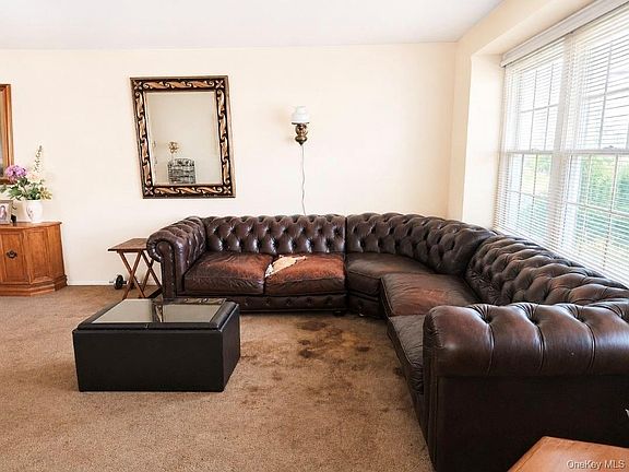 5th image of 113 Revere Dr