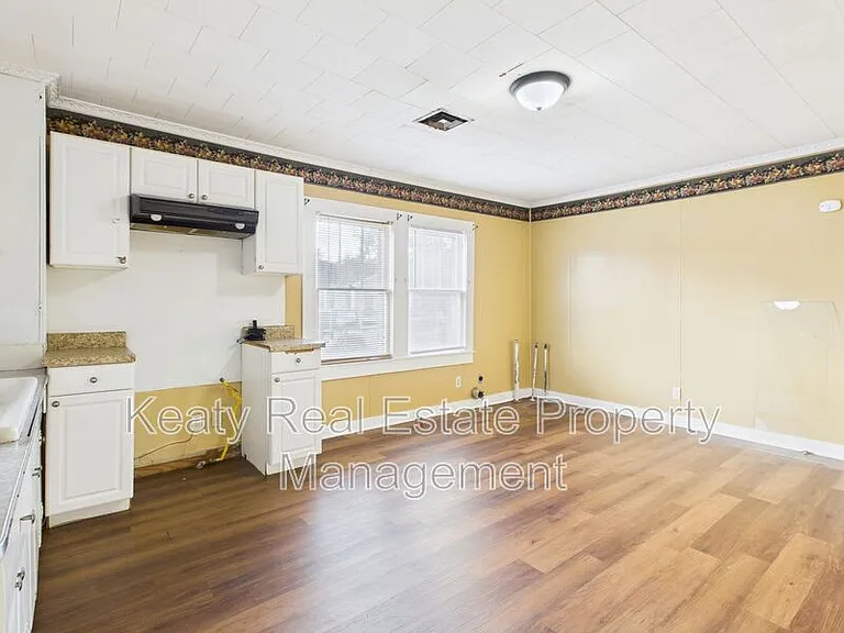 413 Dorothy St — Photo 8