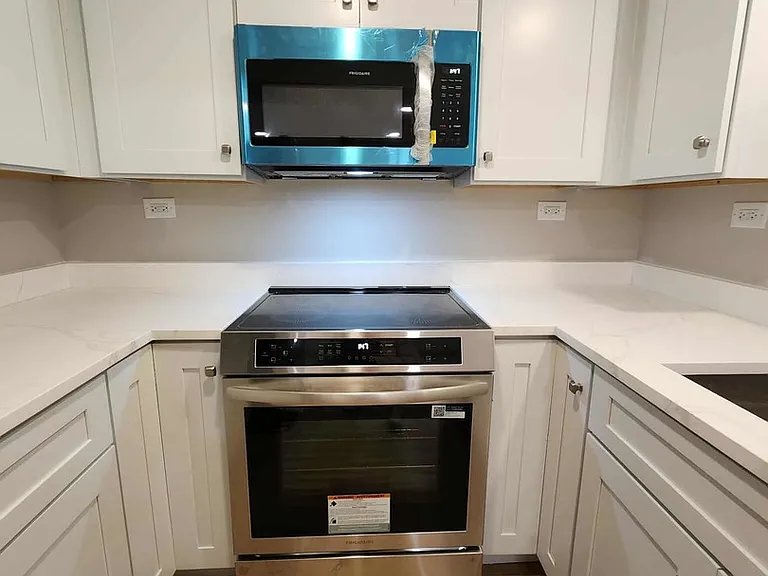 6321 S Eberhart Ave #G — Photo 16