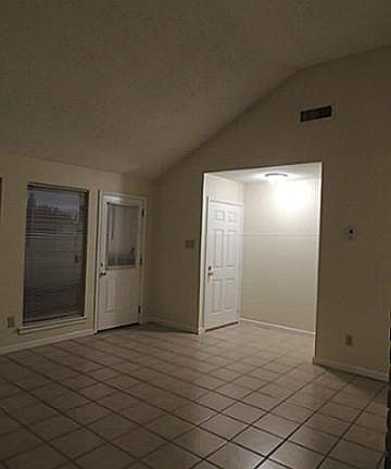 4th image of 219 Lone Pine Ct