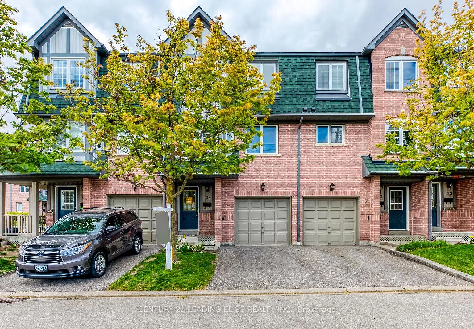 4 bed, $3,200 — Photo 1
