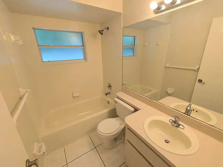 138 W Navarro Pl — Photo 9