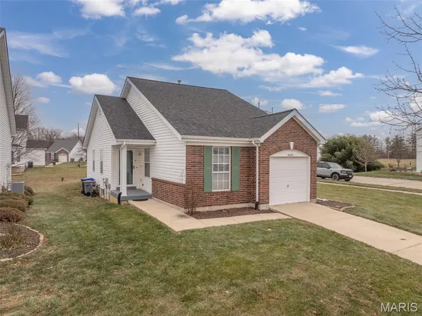 1602 Homefield Meadows Dr, O'Fallon, MO 63366