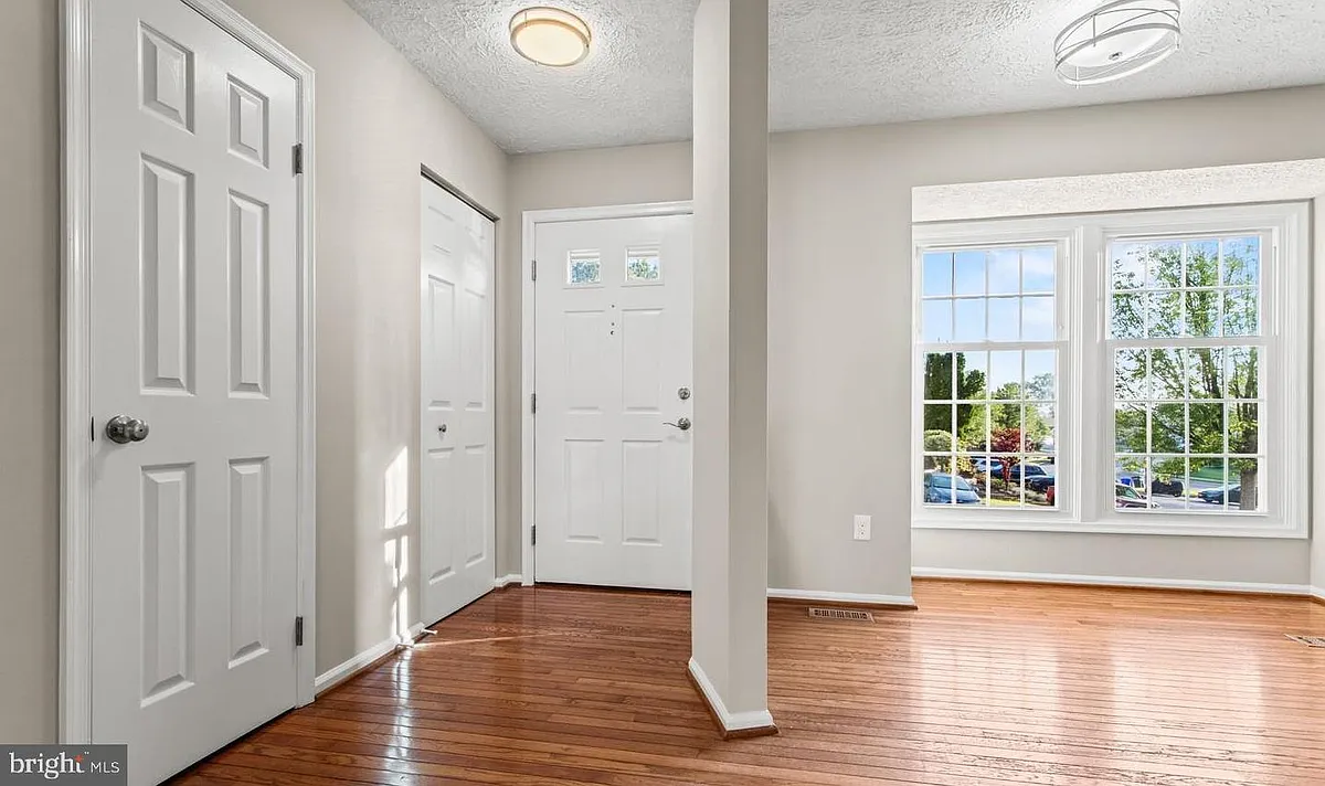 Building Photo - 6359 New Haven Ct